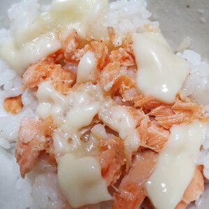 鮭ご飯のチーズ焼き